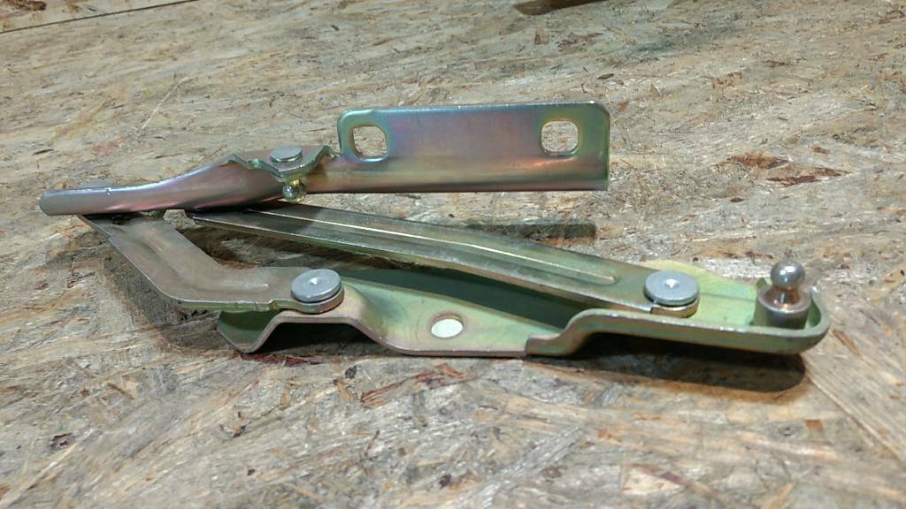 Vectra B Motorhaubenscharnier links original GM Opel NEU