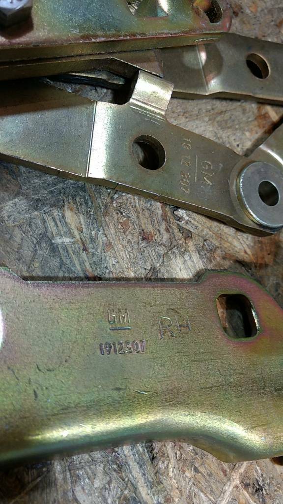 Omega Motorhaubenscharnier-Satz LH / RH original GM Opel NEU