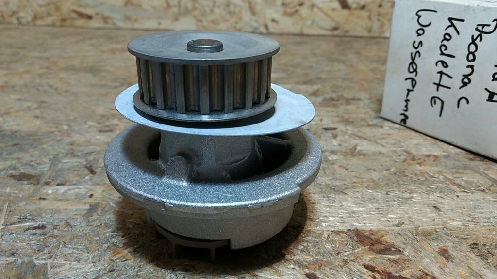 Vectra A Ascona C Kadett E Wasserpumpe original GM Opel NEU