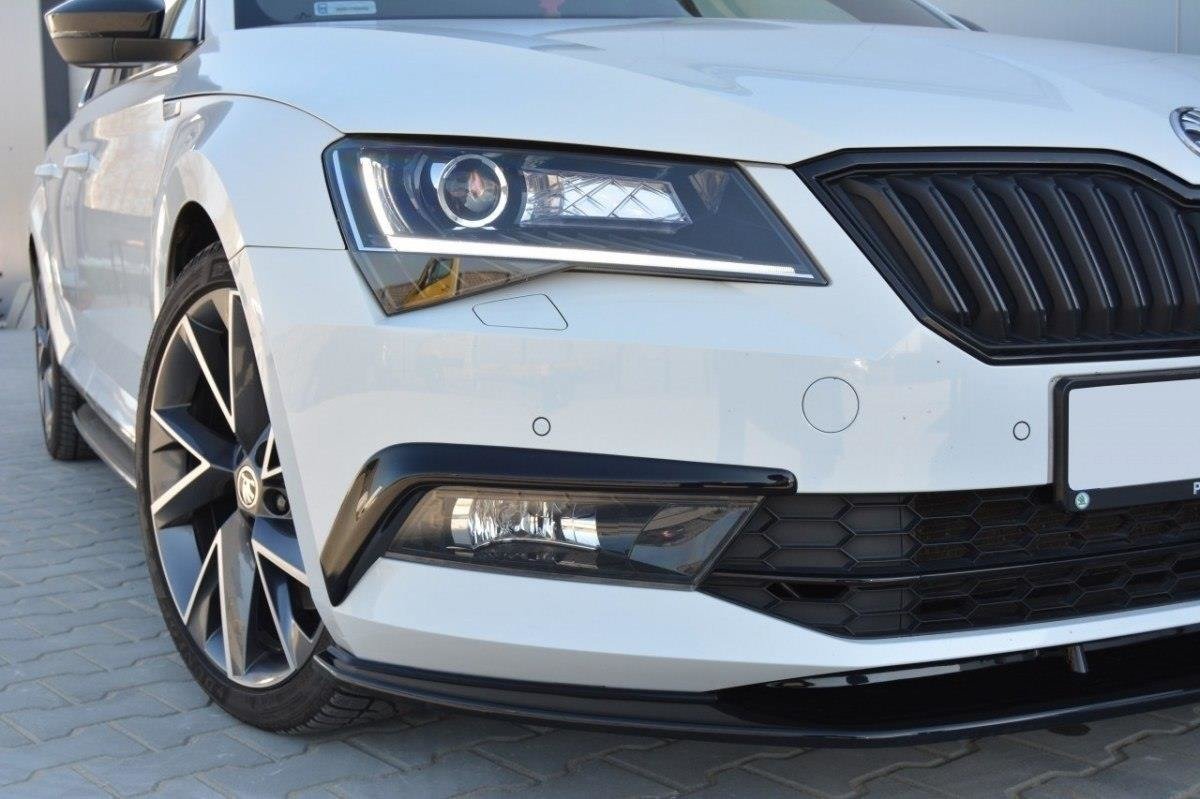 Nebelleuchten Abdeckung für SKODA SUPERB III Carbon Look