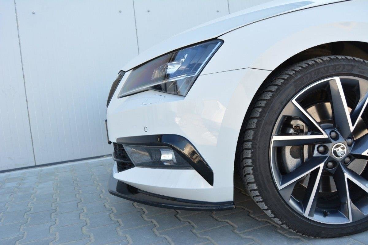 Nebelleuchten Abdeckung für SKODA SUPERB III Carbon Look