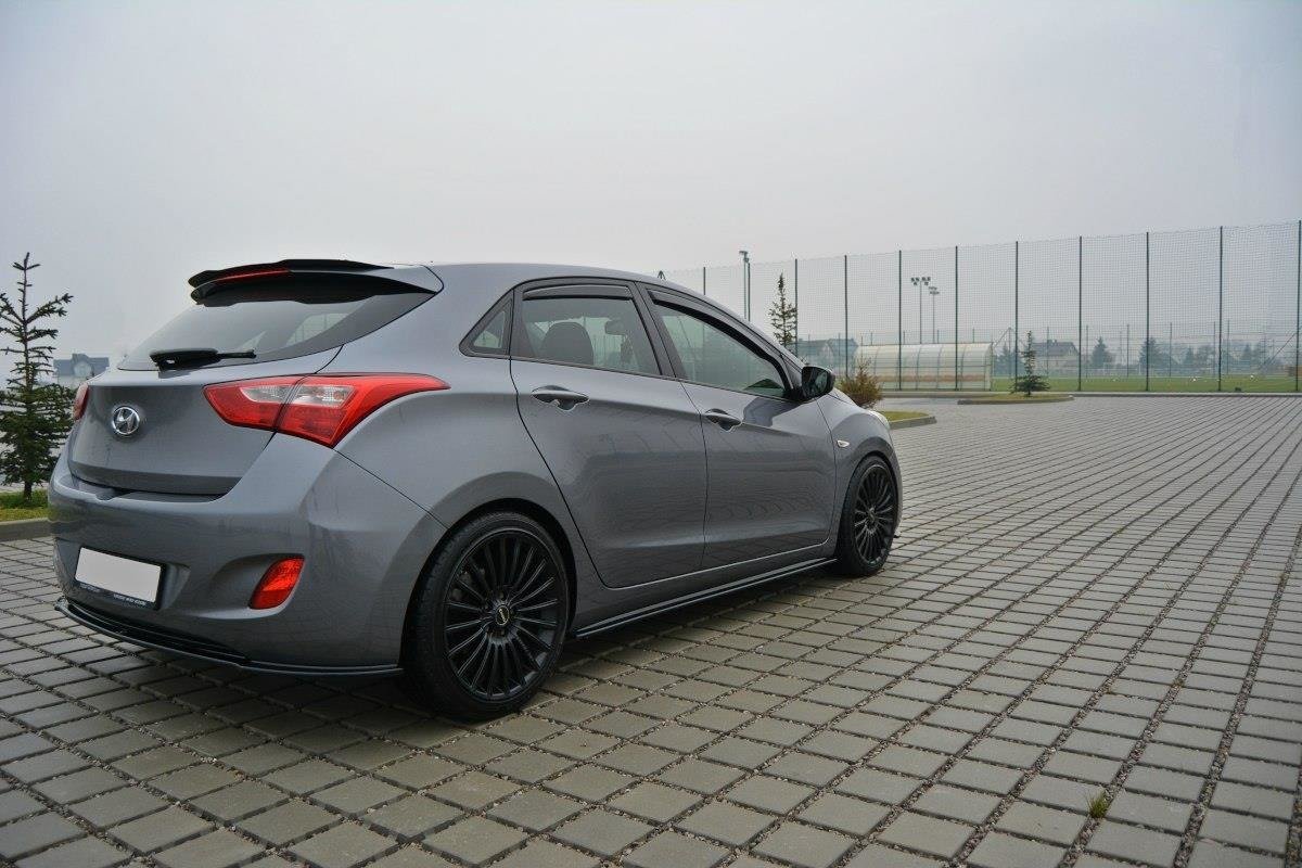 Mittlerer Diffusor Heck Ansatz für Hyundai i30 mk.2 schwarz Hochglanz