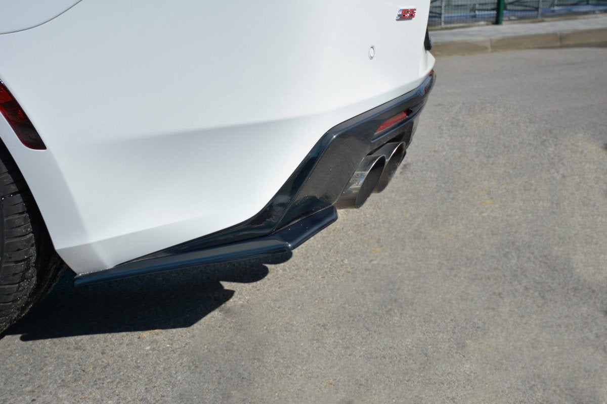 Heck Ansatz Flaps Diffusor für CHEVROLET CAMARO 6TH-GEN. PHASE-I 2SS COUPE Carbon Look