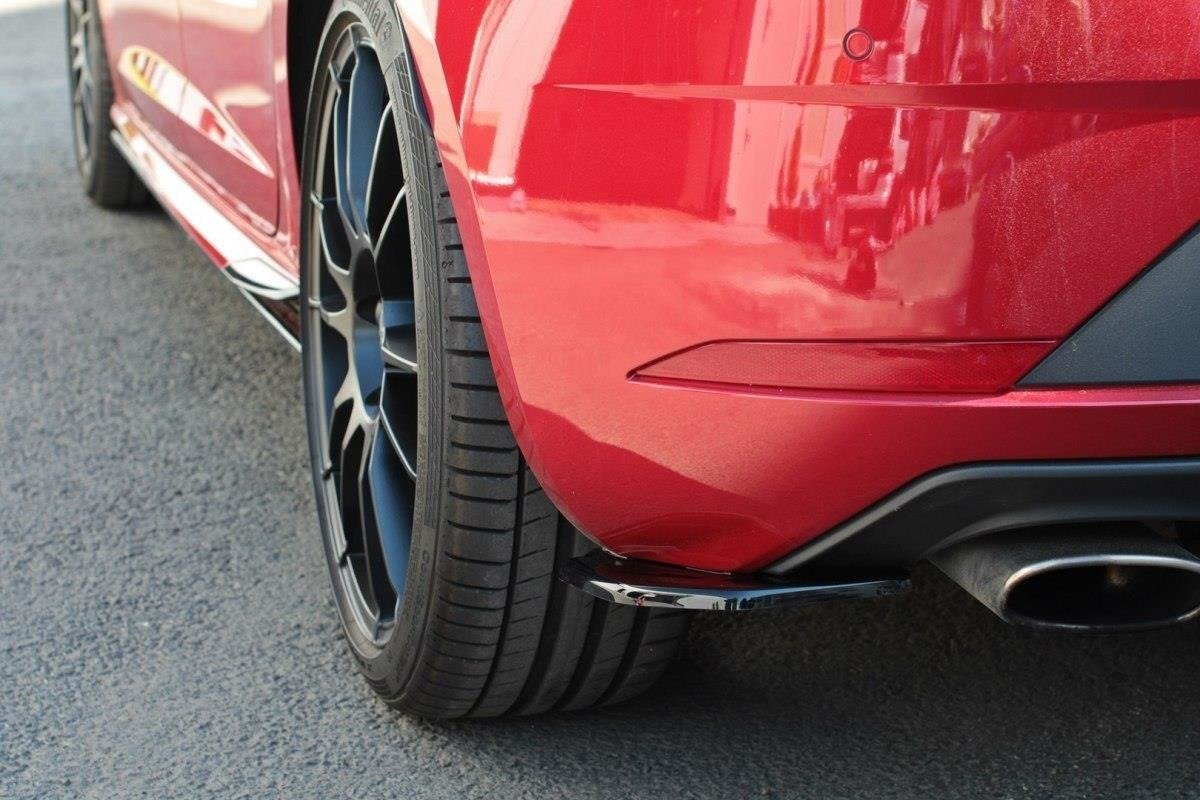 Heck Ansatz Flaps Diffusor für v.1 Seat Leon Mk3 Cupra Facelift Carbon Look