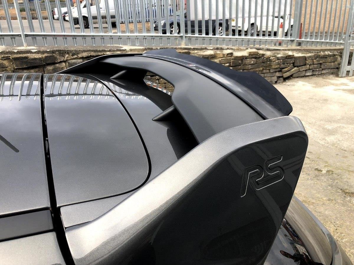 Spoiler CAP V.2 für Ford Focus RS Mk3 schwarz Hochglanz