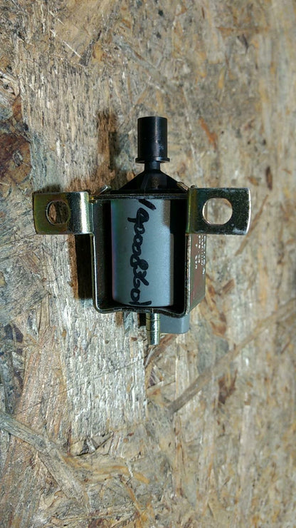 Ascona C Corsa B Vectra B Leerlaufregelventil orig Pierburg NEU