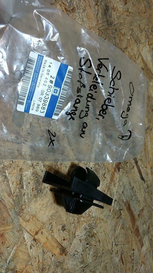 Omega A Schieber Verkleidung an Stoßstange Original  GM Opel Neu