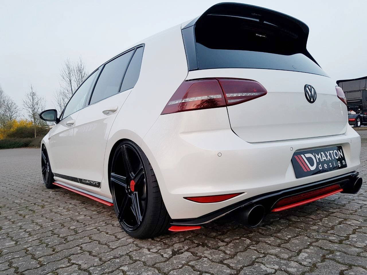 Heck Ansatz Flaps Diffusor für VW GOLF Mk7 GTI CLUBSPORT schwarz Hochglanz