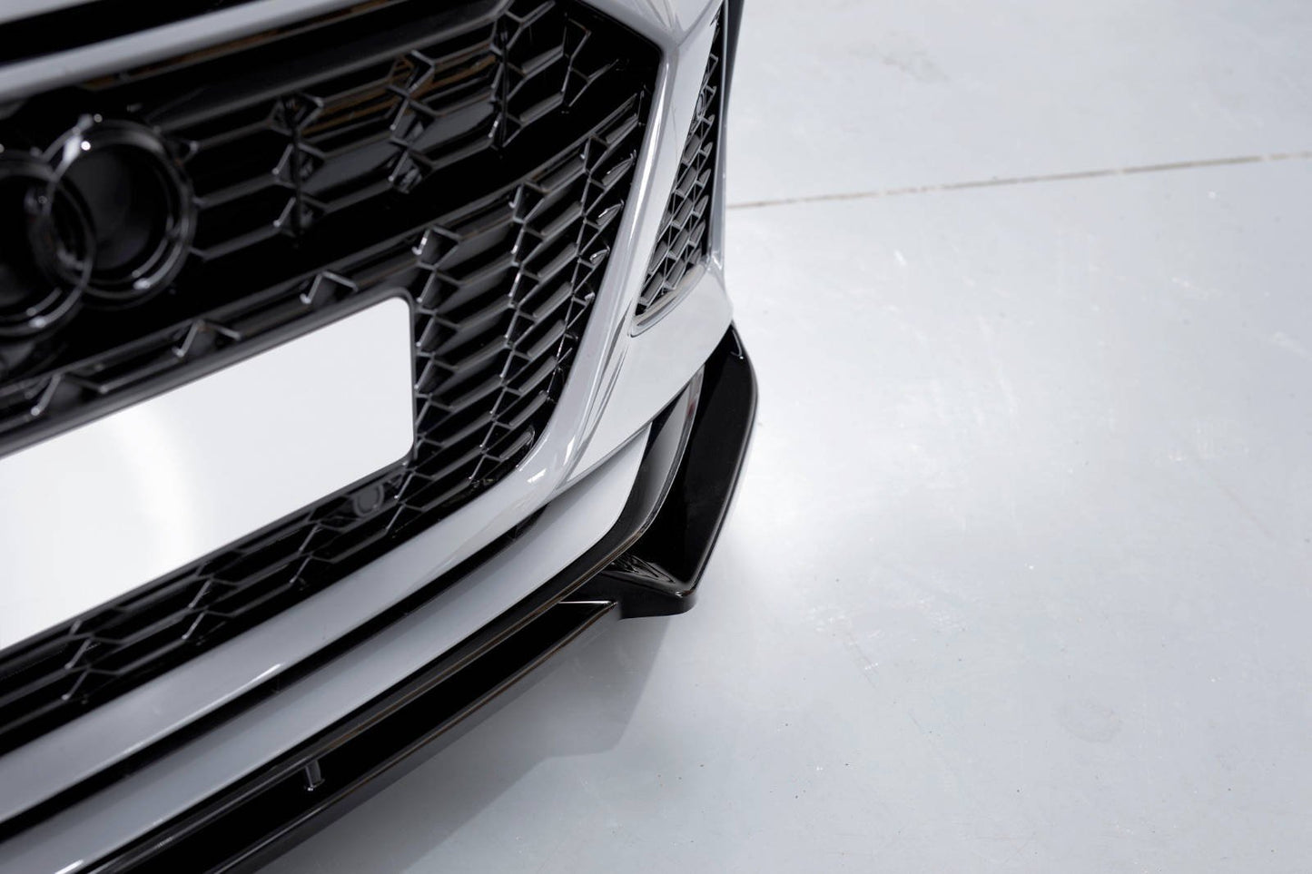 Front Ansatz V.1 für Audi RS6 C8 / RS7 C8 schwarz Hochglanz