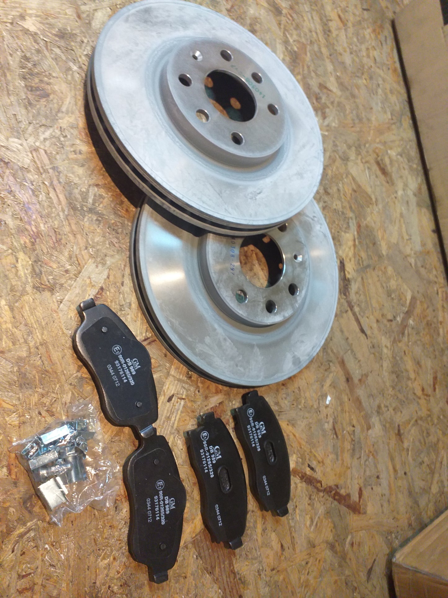 Corsa C Combo C Meriva A Bremsensatz ( Scheiben + Bremsbeläge) original GM Opel NEU