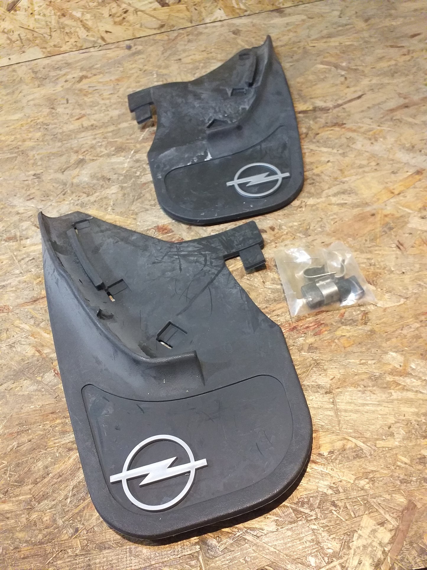 Vectra Schmutzfänger hinten OHNE CLIPS original GM Opel NEU