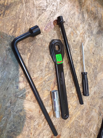 Mercedes Vito 113 CDI 100KW Bordwerkzeug original Mercedes NEU