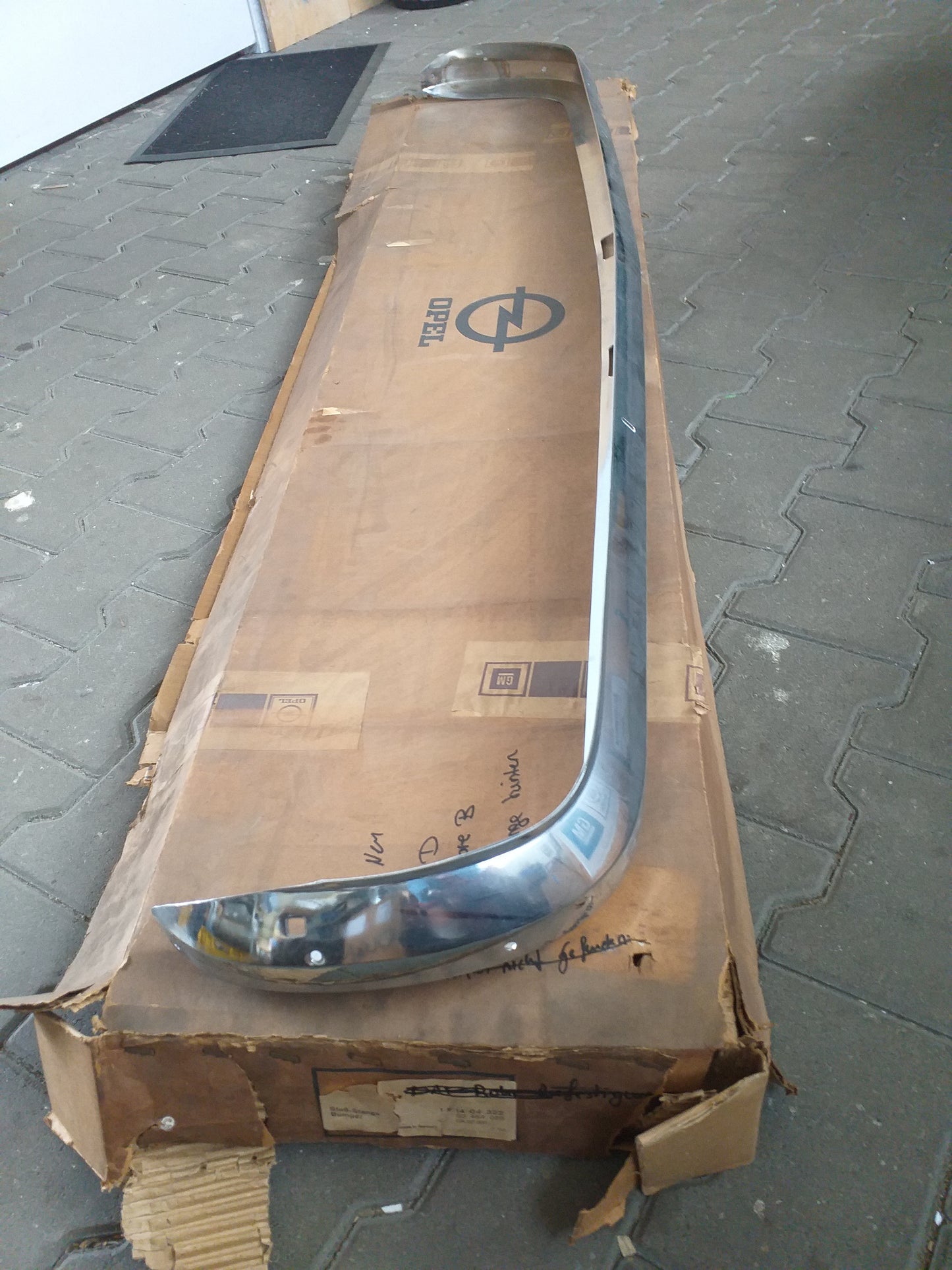 Rekord D Commodore B Stoßstange hinten original GM Opel NEU