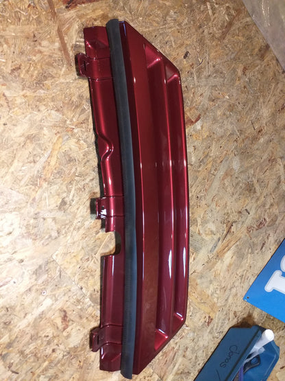 Omega A Grill Kühler Bordaux rot original GM OpelNEU