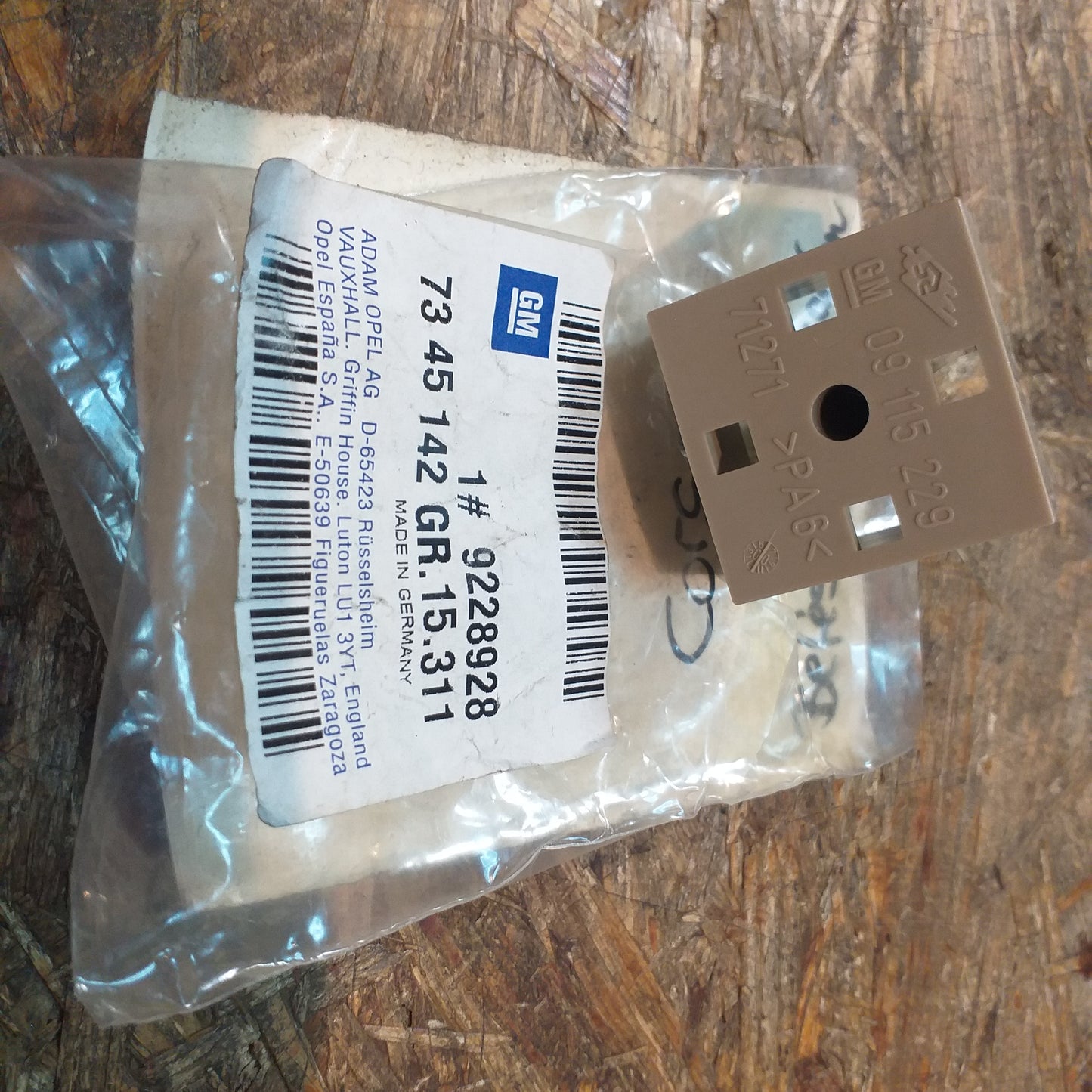 Corsa C Befestigungszapfen original GM Opel NEU
