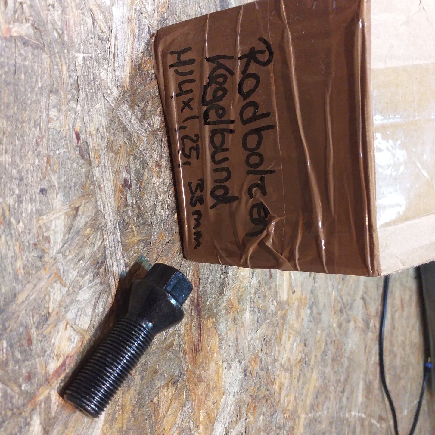 Radbolzen Kegelbund M14x1,25, 33mm schwarz original NEU