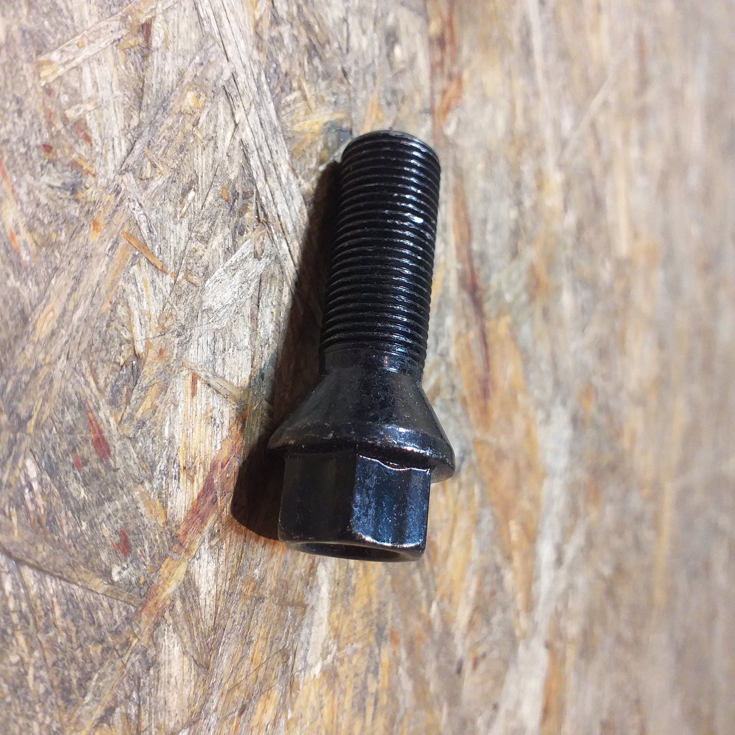 Radbolzen Kegelbund M14x1,25, 33mm schwarz original NEU