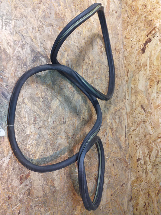 Ascona C Gummiabdichtung Hintertüre mit Flanschabdeckung, schwarz GEBRAUCHT