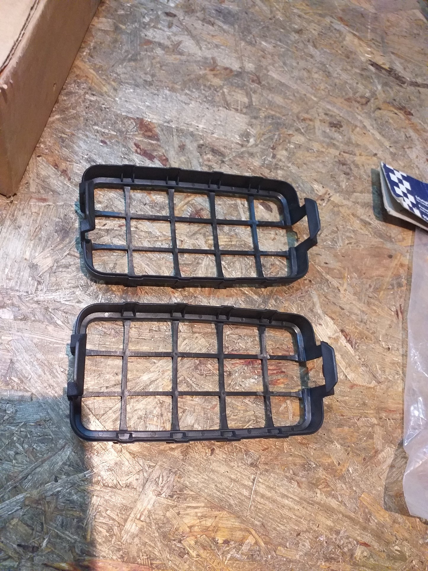 Schutzgitter für Nebelscheinwerfer und Fernscheinwerfer Optilux 4290 original NEU