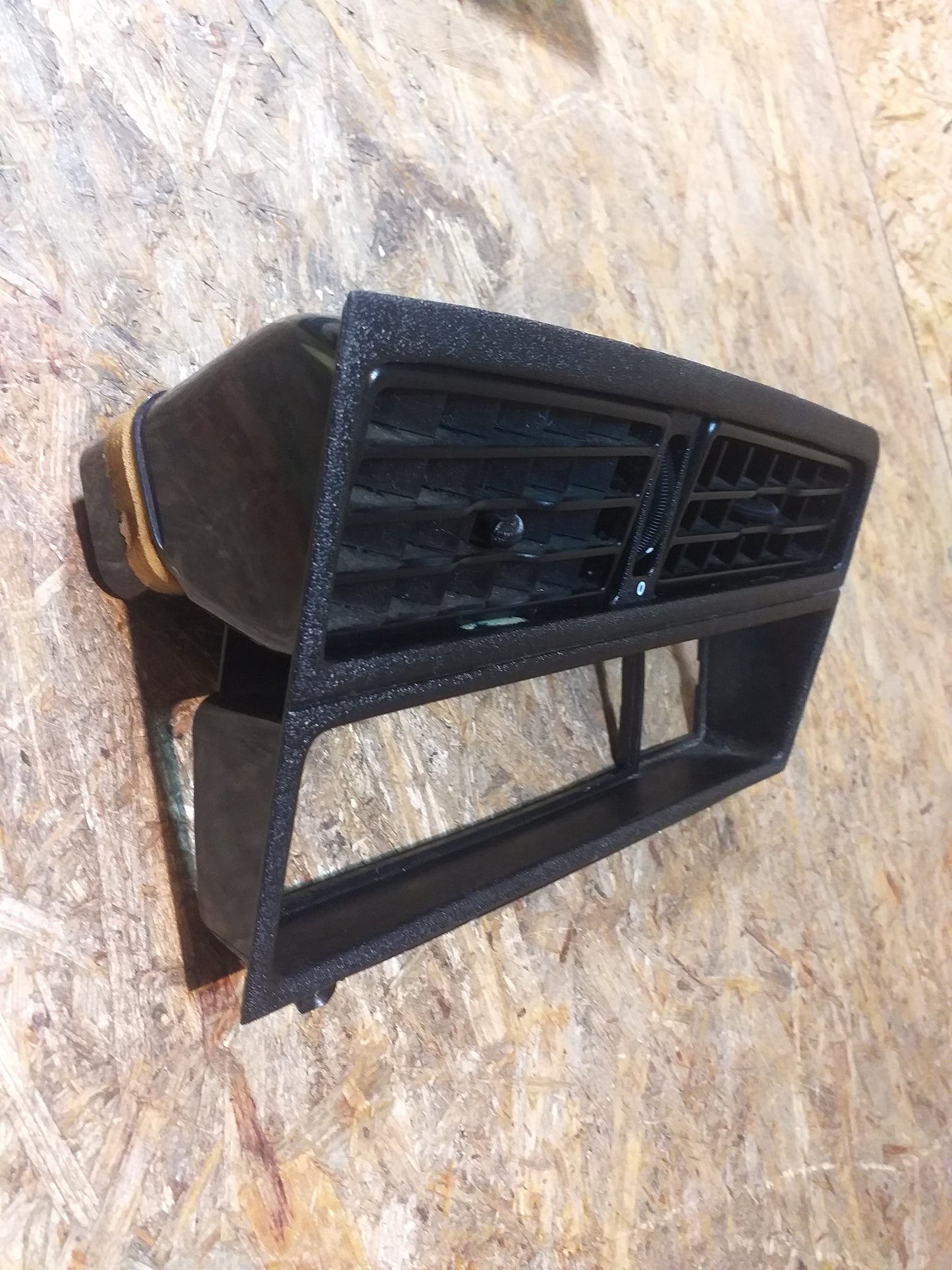 Ascona C Düse Luftverteilung Amaturentafel Mitte original GM Opel GEBRAUCHT