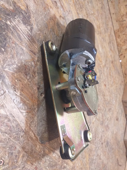 Kadett D Scheibenwischermotor original GM Opel NEU