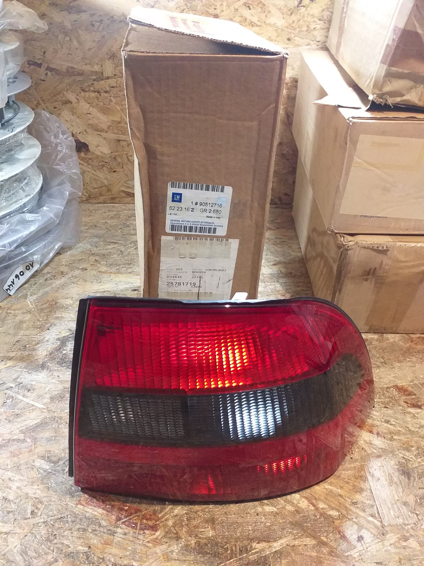 Vectra B Rückleuchte dunkle Version hinten rechts original GM Opel NEU