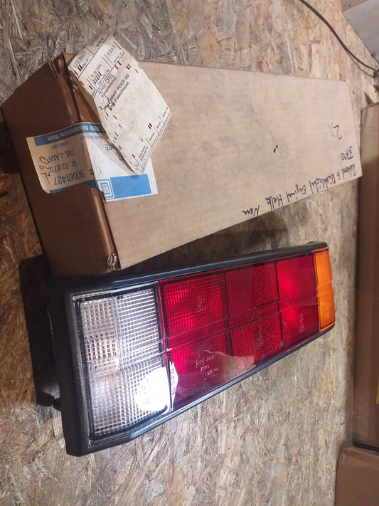 Rekord E Rücklicht rechts original GM Hella NEU
