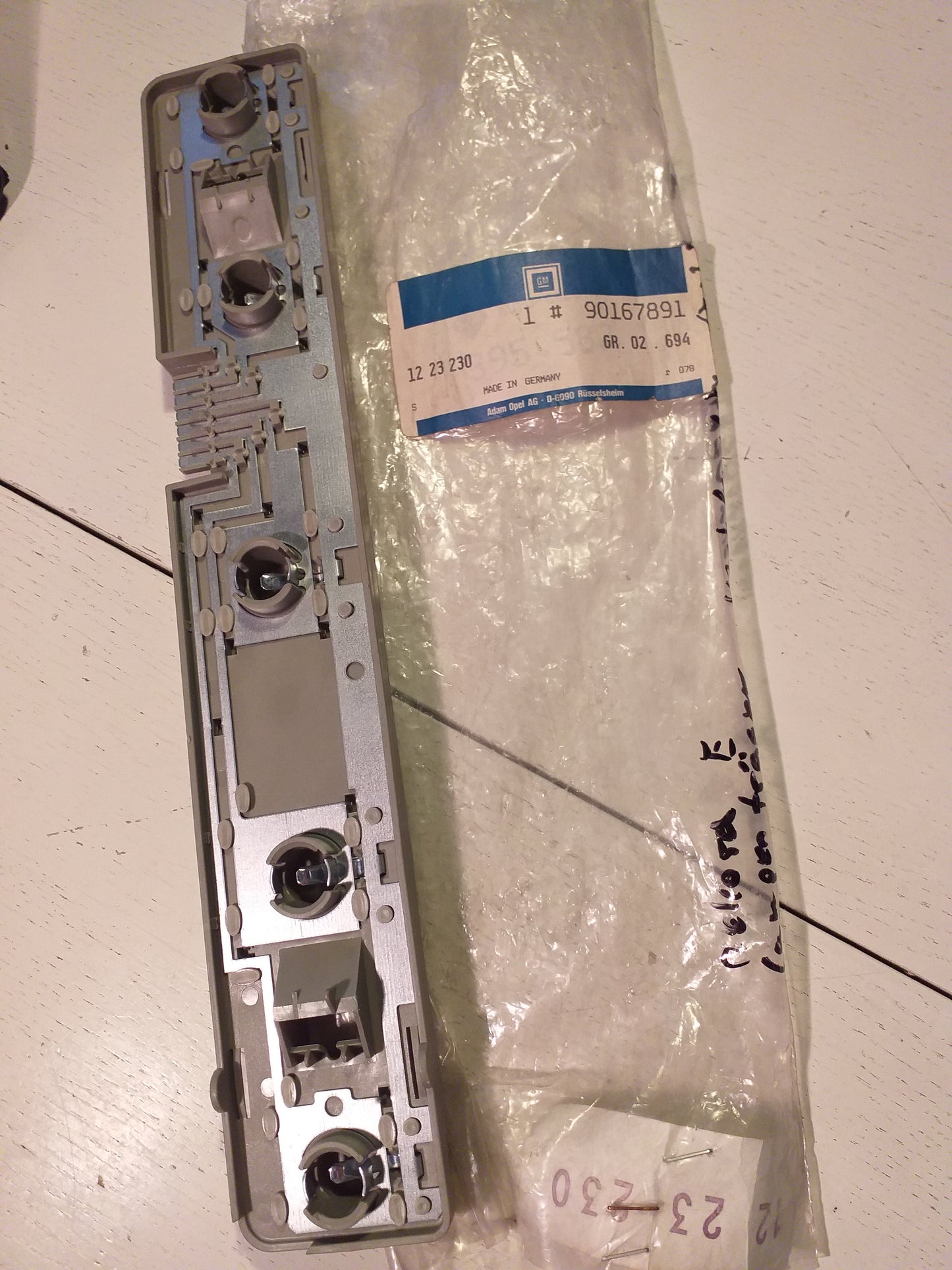 Rekord E Lampenträger rechts hinten original GM Opel NEU