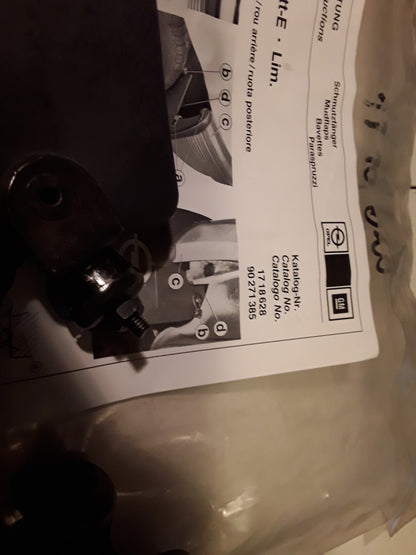 Kadett E Limo Schmutzfänger hinten mit Anbaumaterial original GM Opel NEU