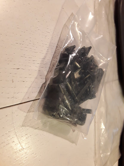 Kadett E Limo Schmutzfänger hinten mit Anbaumaterial original GM Opel NEU