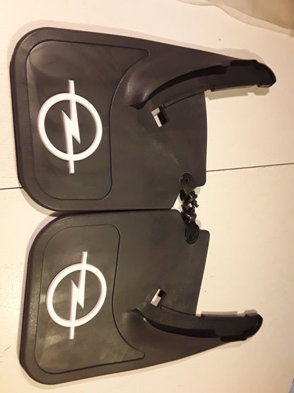 Kadett E Limo Schmutzfänger hinten mit Anbaumaterial original GM Opel NEU