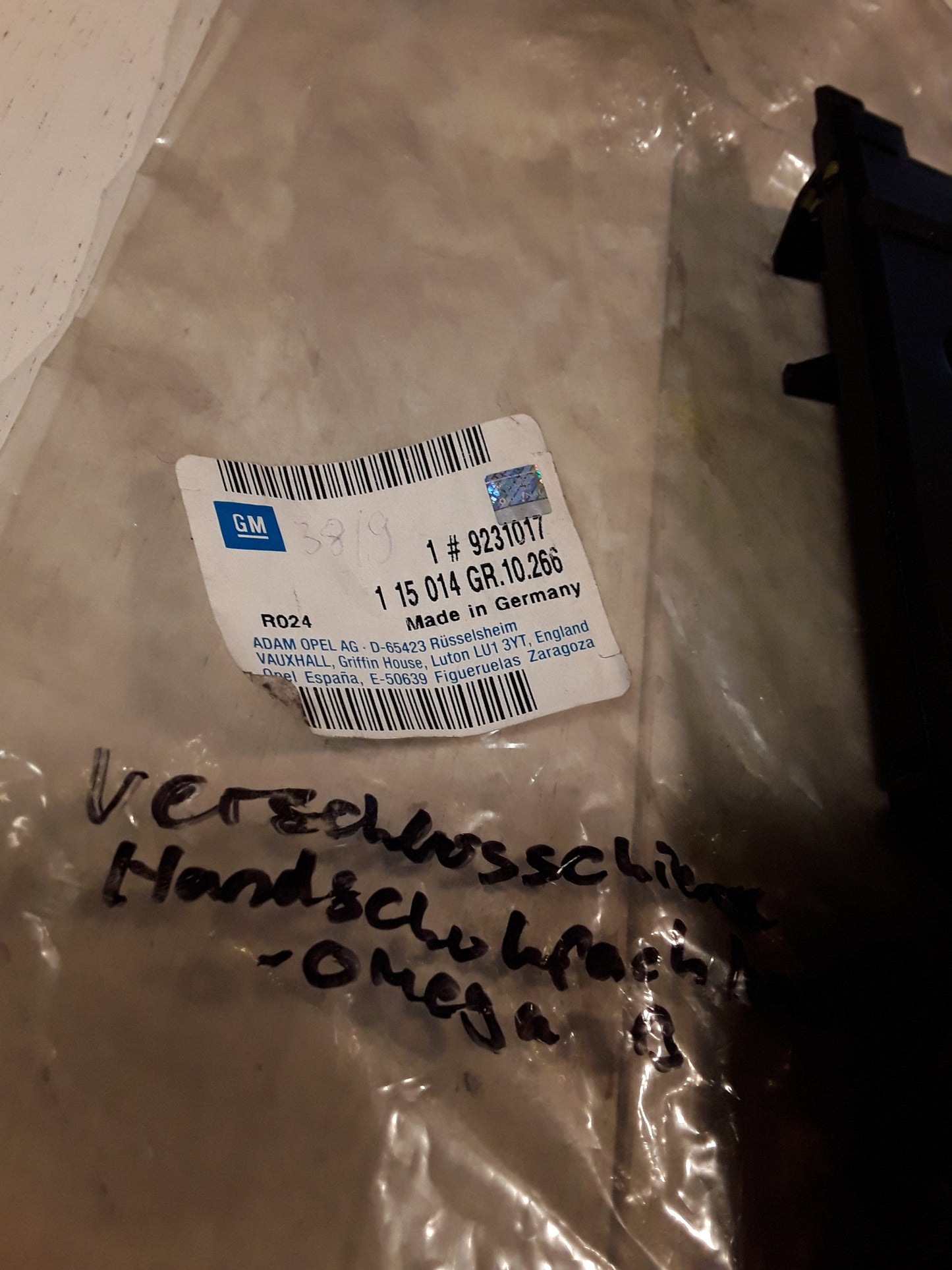 Omega B Verschlußschiene Handschuhfachkasten original GM Opel NEU