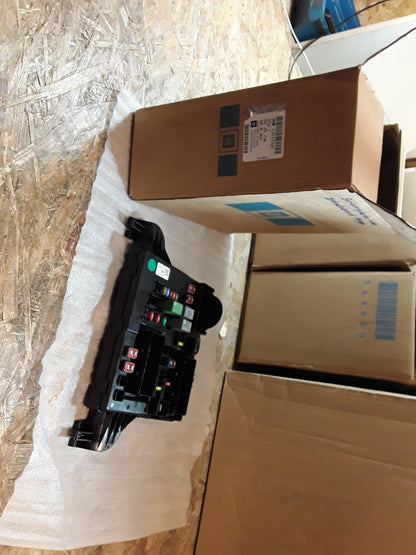 Insignia Sicherungskasten hinten Zentralelektrik original GM Opel NEU