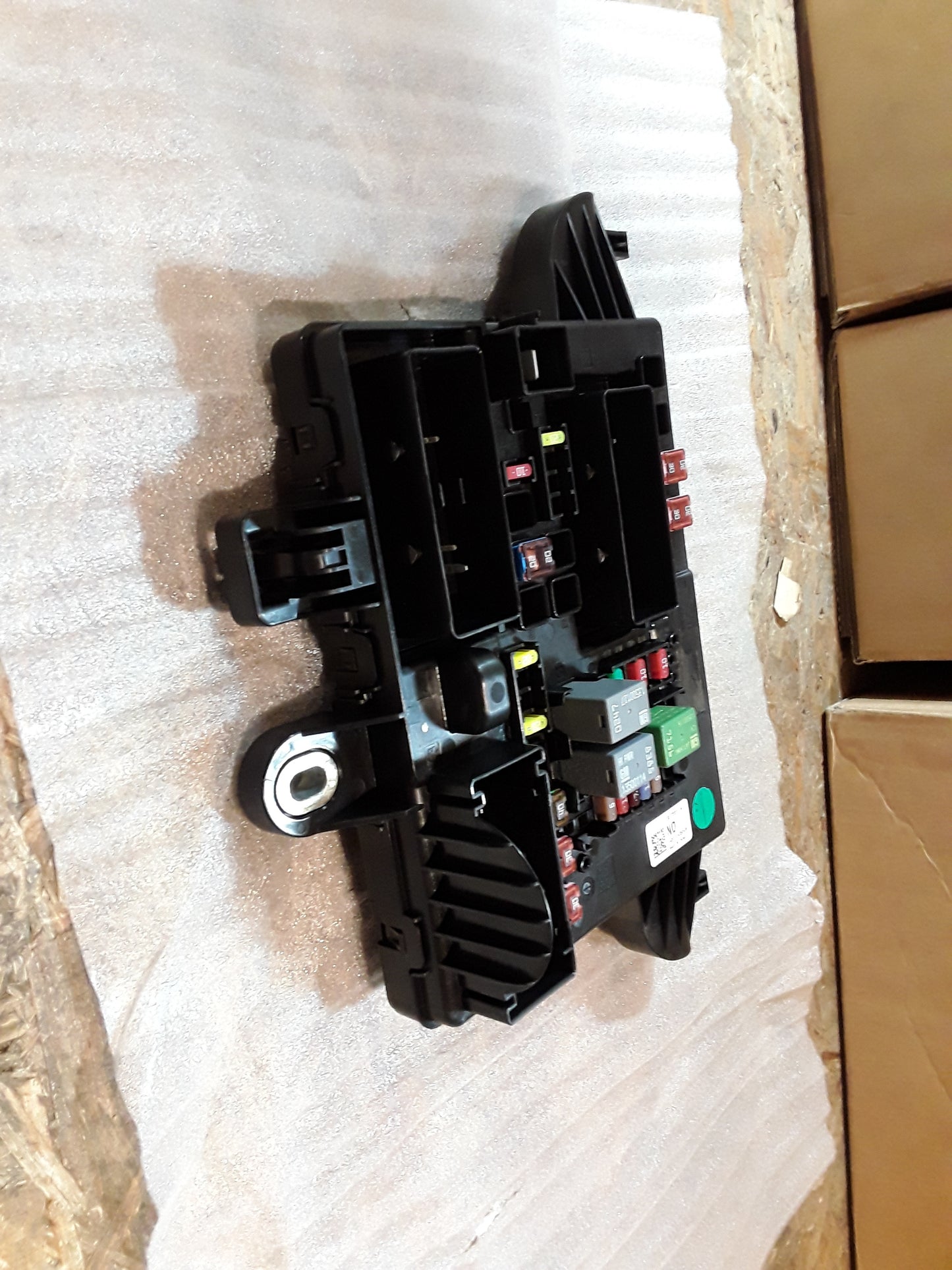 Insignia Sicherungskasten hinten Zentralelektrik original GM Opel NEU