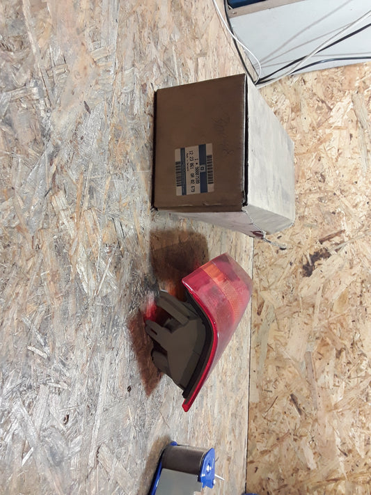 Kadett E Heckleuchte links original GM Opel NEU