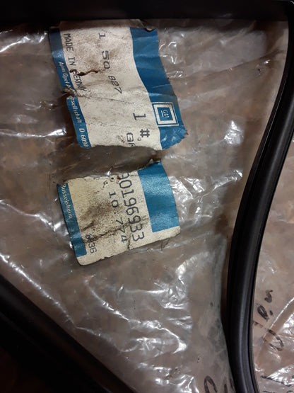 Kadett E Stufenheck Dichtung Fenster Hintertüre links original GM Opel NEU