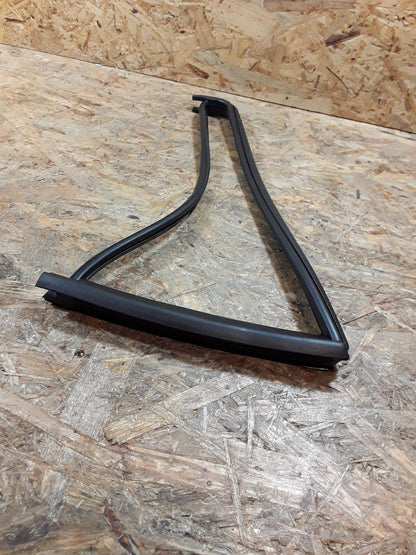 Kadett E Stufenheck Dichtung Fenster Hintertüre links original GM Opel NEU