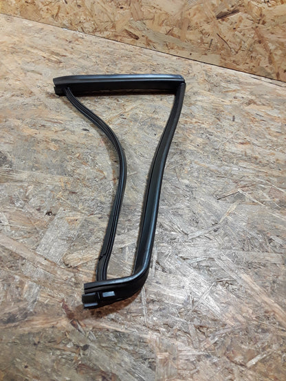 Kadett E Stufenheck Dichtung Fenster Hintertüre links original GM Opel NEU