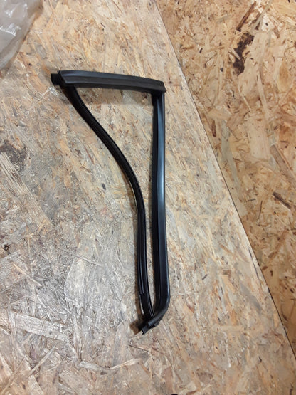 Kadett E Stufenheck Dichtung Fenster Hintertüre links original GM Opel NEU