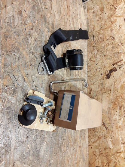 Kadett E CC + Caravan 2 und 3Türig FG.Nr.: JE299999 -K2500077 Sicherheitsgurt rechts original GM Opel NEU