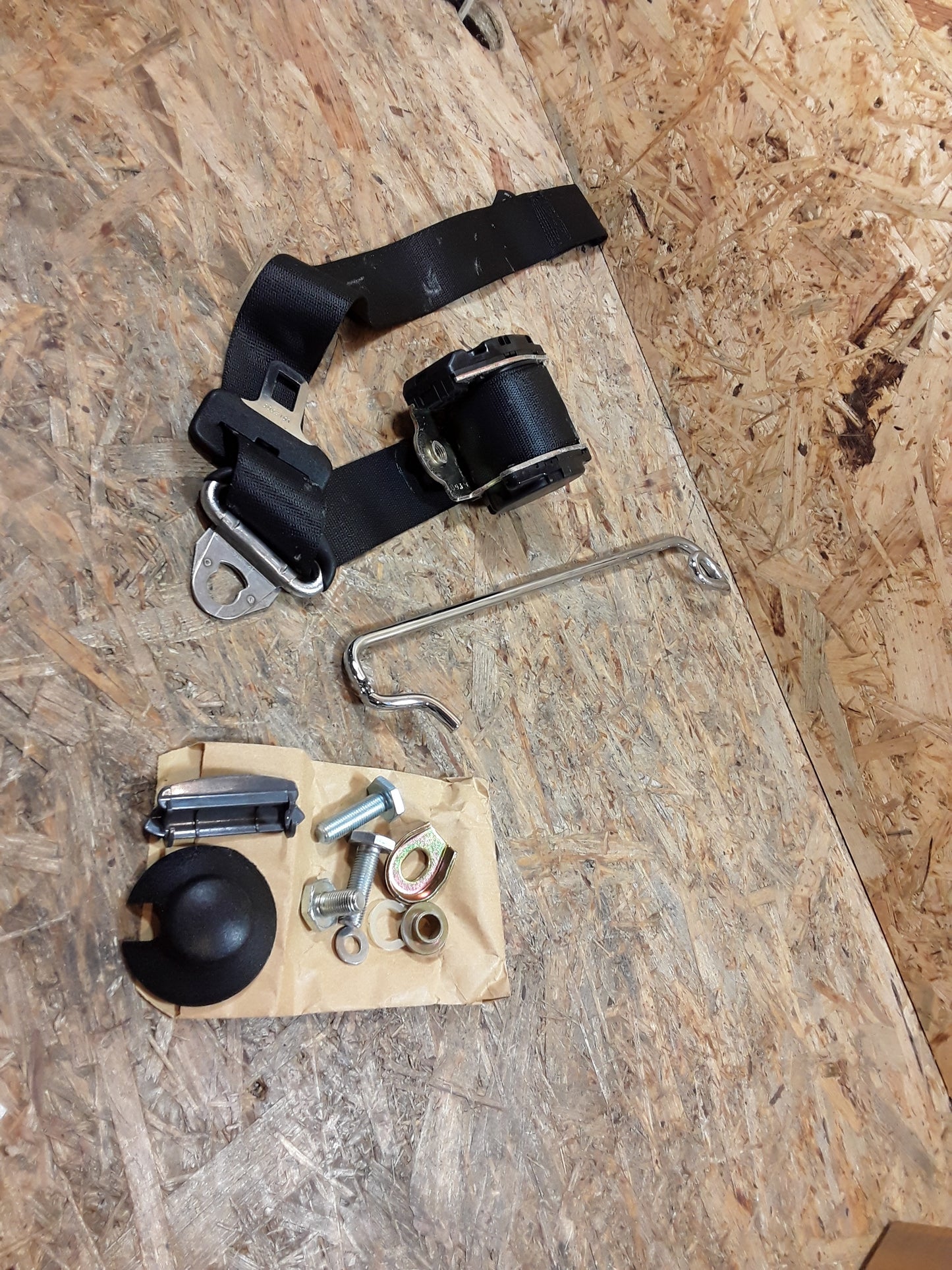 Kadett E CC + Caravan 2 und 3Türig FG.Nr.: JE299999 -K2500077 Sicherheitsgurt rechts original GM Opel NEU