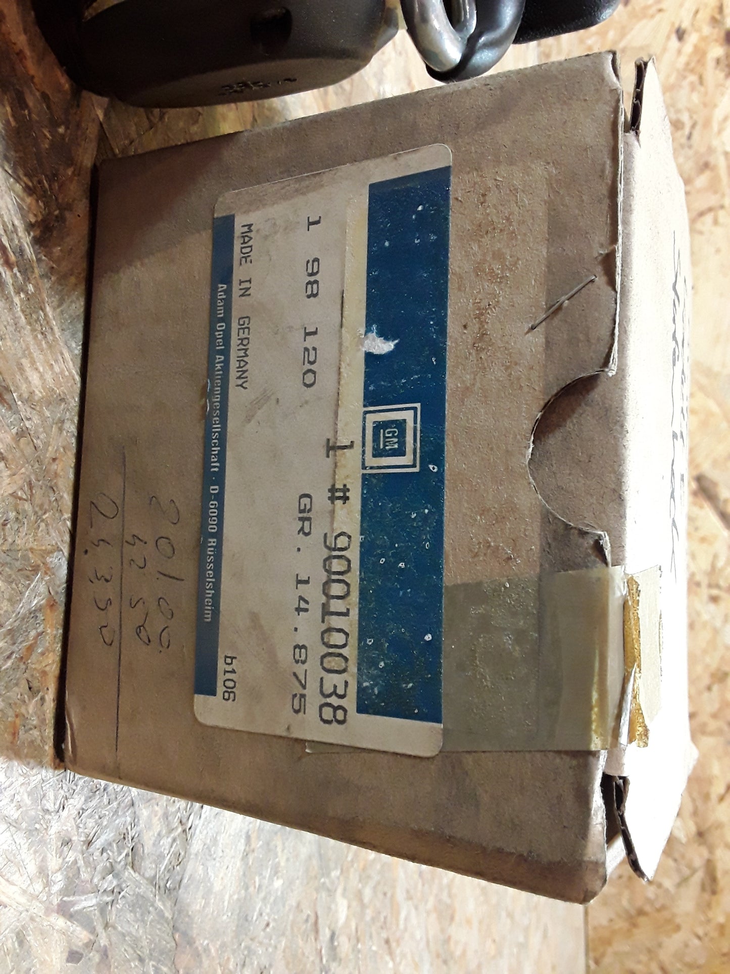 Kadett E Stufenheck Sicherheitsgurt hinten rechts original GM Opel NEU