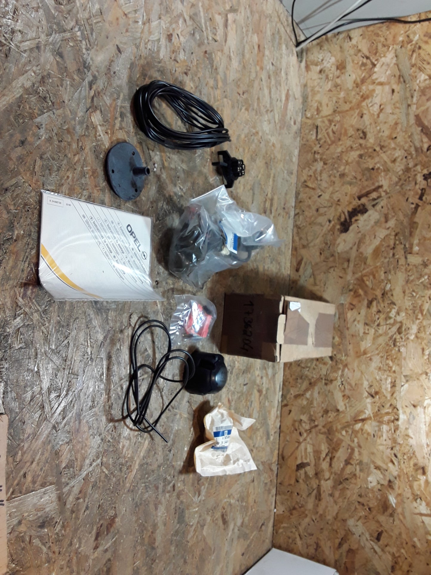 Kadett E Einbausatz Elektrische Teile Anhängerzugvorrichtung original GM Opel NEU