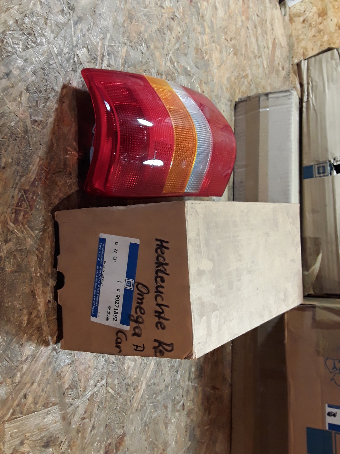 Omega A Caravan Heckleuchte rechts original GM Opel NEU