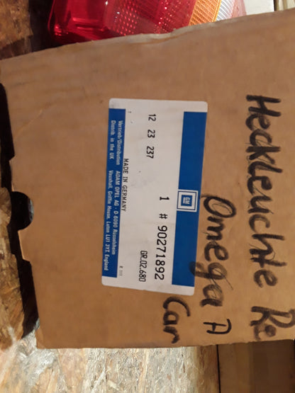 Omega A Caravan Heckleuchte rechts original GM Opel NEU