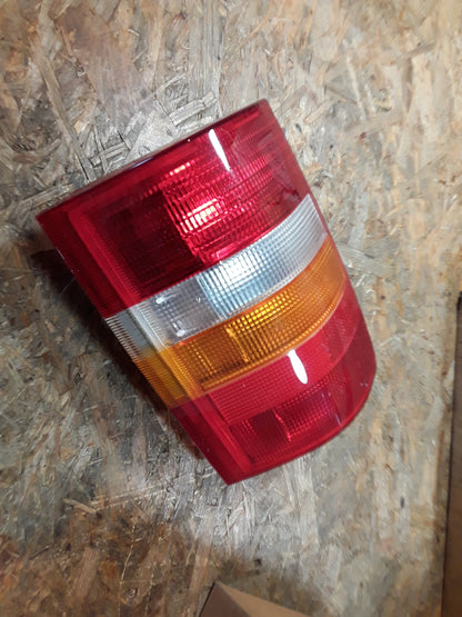 Omega A Caravan Heckleuchte rechts original GM Opel NEU