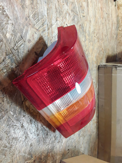 Omega A Caravan Heckleuchte rechts original GM Opel NEU