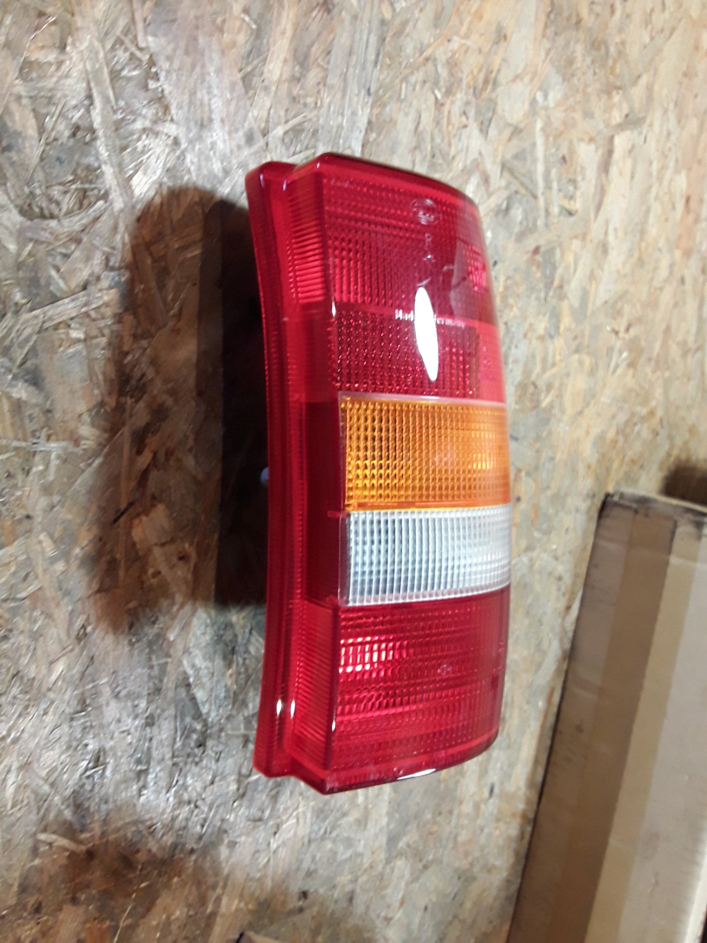 Omega A Caravan Heckleuchte rechts original GM Opel NEU