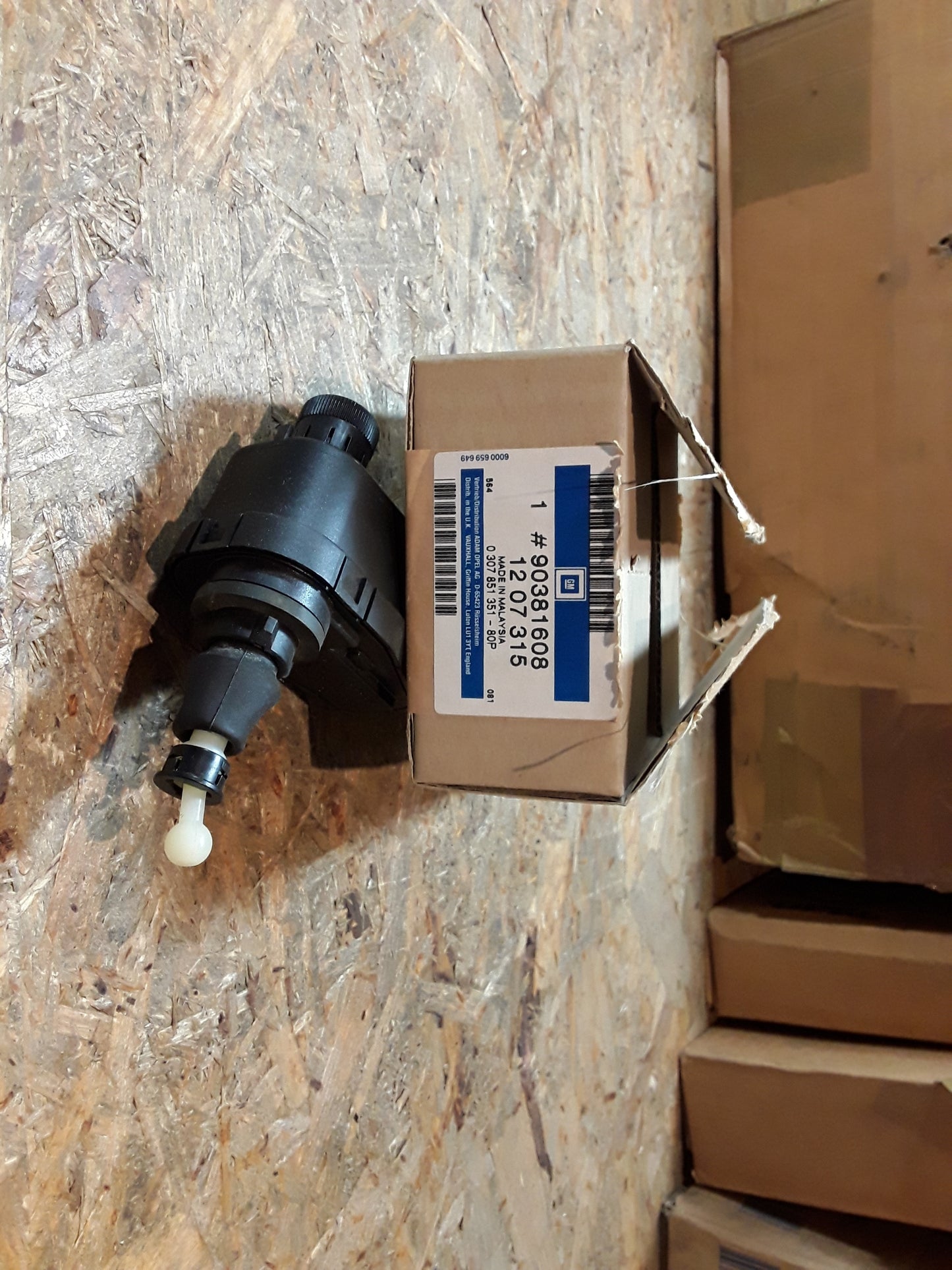 Kadett E Stellmotor Leuchtweitenregulierung original GM Opel NEU