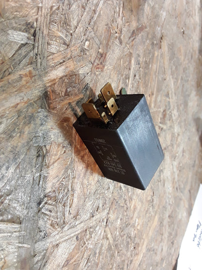 Kadett E 1,6D/DA 1,7D/DA Rekord E Omega A Glühzeitrelais original GM Opel NEU